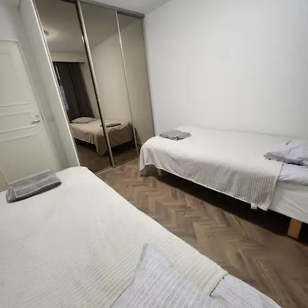 Rauhallinen Kolmio, Autokatospaikka 아파트 *