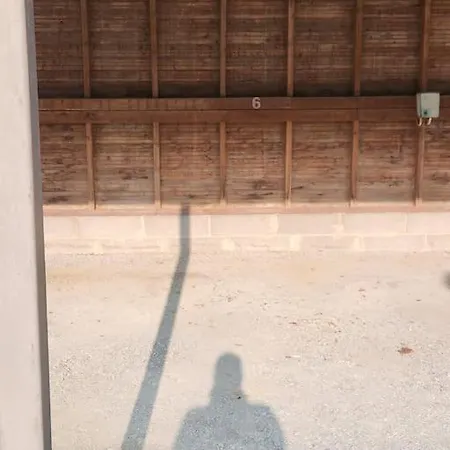 Rauhallinen Kolmio, Autokatospaikka 公寓 约恩苏