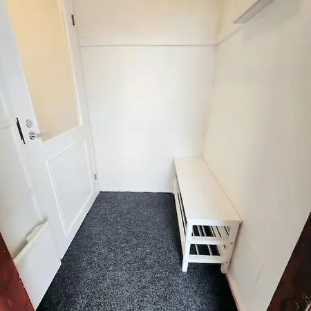 Rauhallinen Kolmio, Autokatospaikka