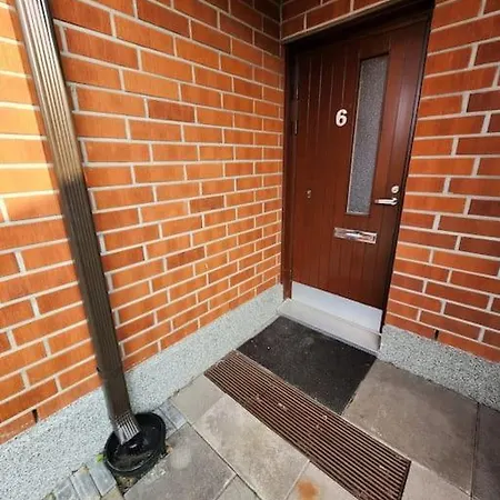 Rauhallinen Kolmio, Autokatospaikka 아파트