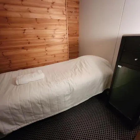 Rauhallinen Kolmio, Autokatospaikka