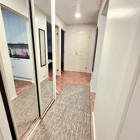 Rauhallinen Kolmio, Autokatospaikka *